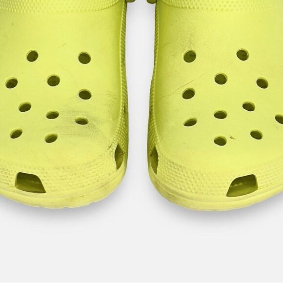 CROCS Classic Clog Pale Banana Yellow Unisex Men's 7 Women's 9 - Picture 4 of 11